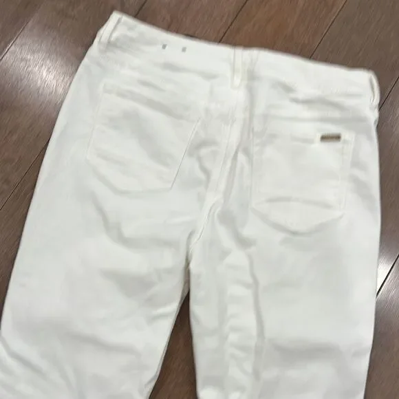 Chico’s So Slimming Girlfriend Crop Jean - Picture 7 of 7